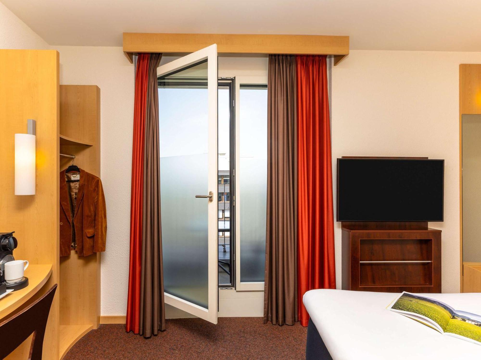 Ibis Basel Bahnhof Hotel Exterior photo