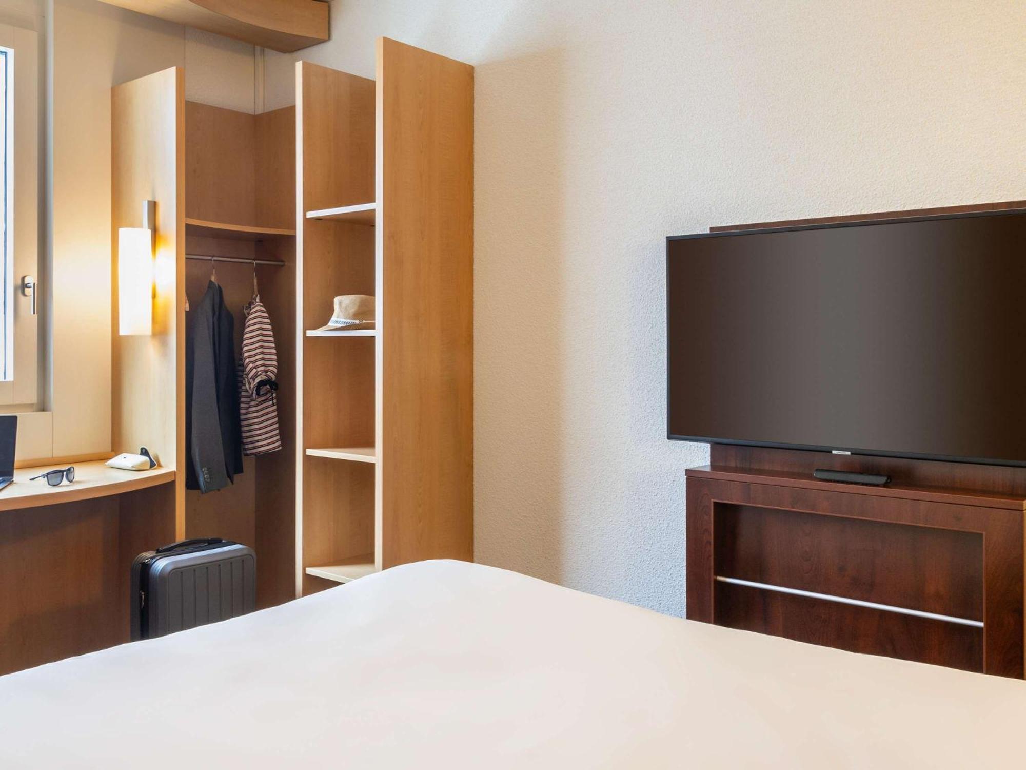 Ibis Basel Bahnhof Hotel Exterior photo